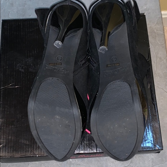 Anne Michelle Suede Peep Toe Pump, Size 8 - Picture 8 of 9